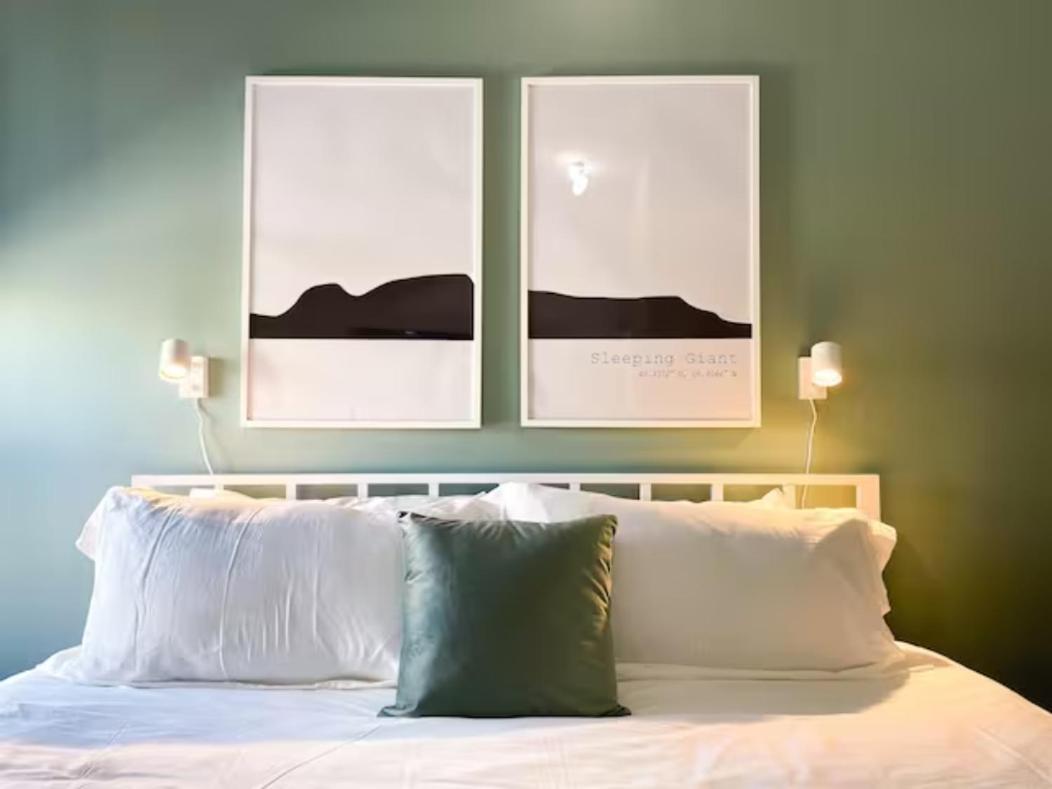 Lake Superior Boutique Hotel ธันเดอร์เบย์ ภายนอก รูปภาพ