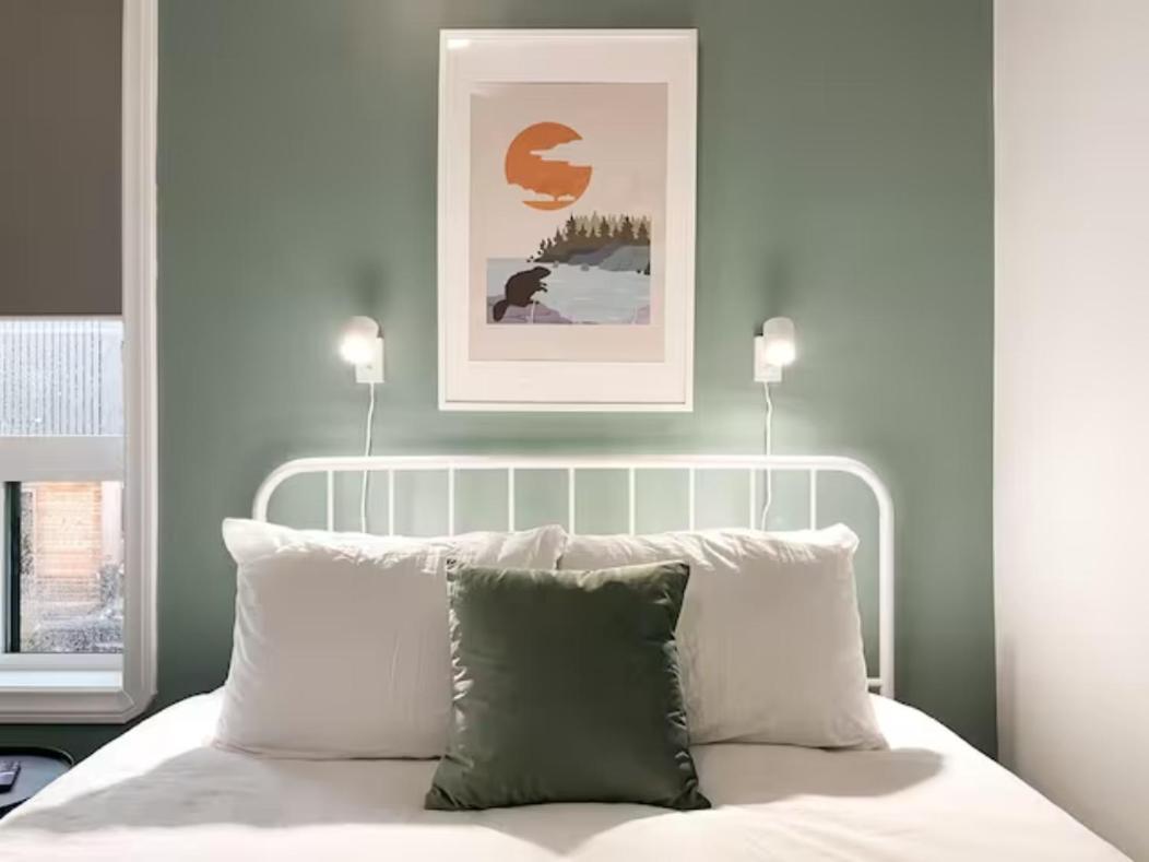 Lake Superior Boutique Hotel ธันเดอร์เบย์ ภายนอก รูปภาพ